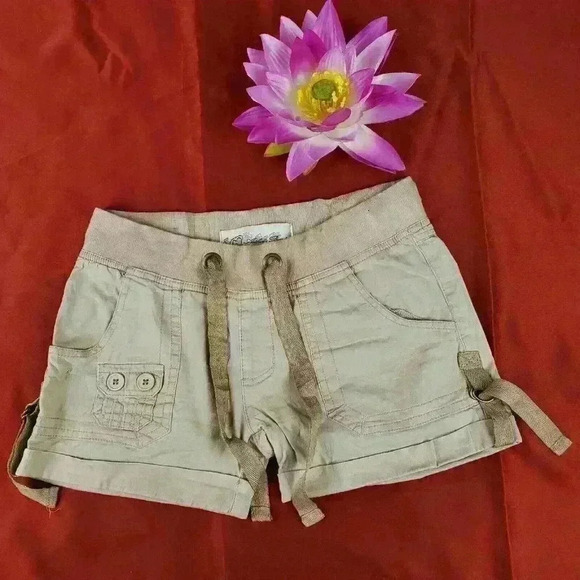Authentic Petite Women Shorts Size 4P Beig… - Picture 3 of 8